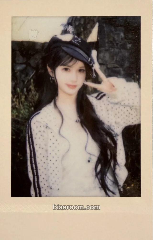 Mayu Photocards (tripleS) | Bias Room