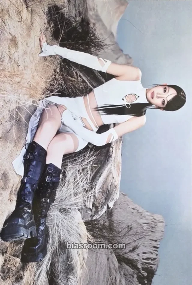 A2O May - Quchang - Paparazzi Arrive Album postcard album inclusion