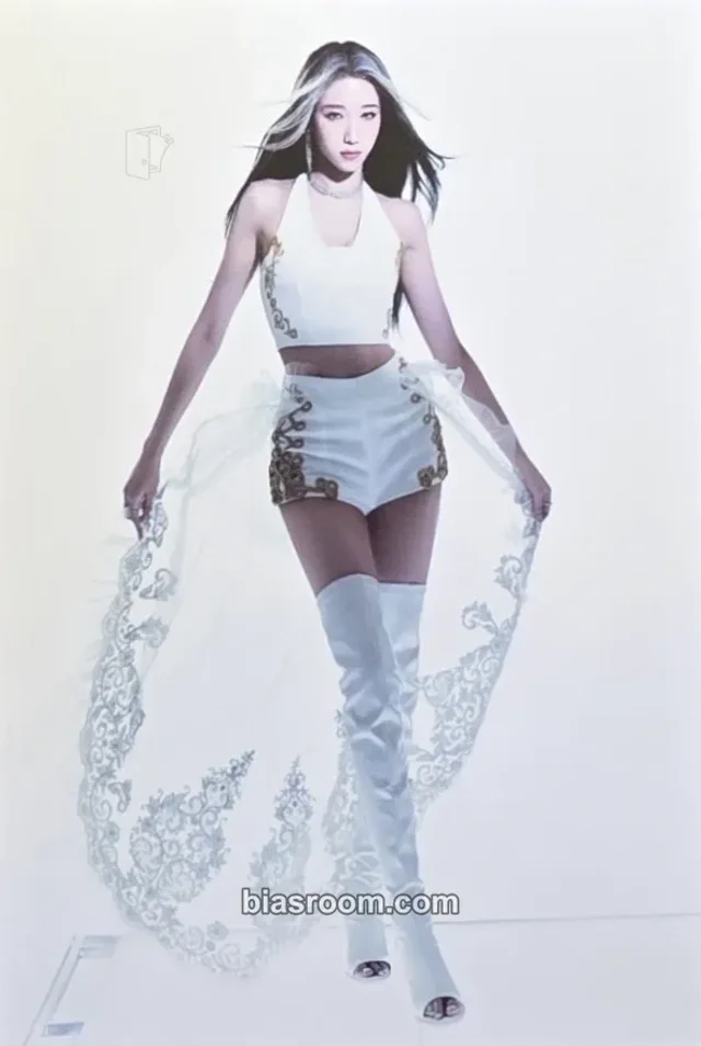A2O May - Kat - Paparazzi Arrive Album postcard album inclusion