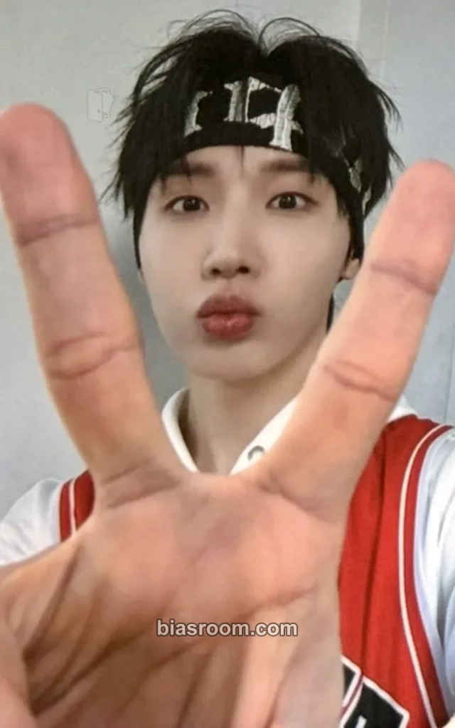 Woong AB6IX SEVEN : CRIMSON HORIZON K-pop photocard