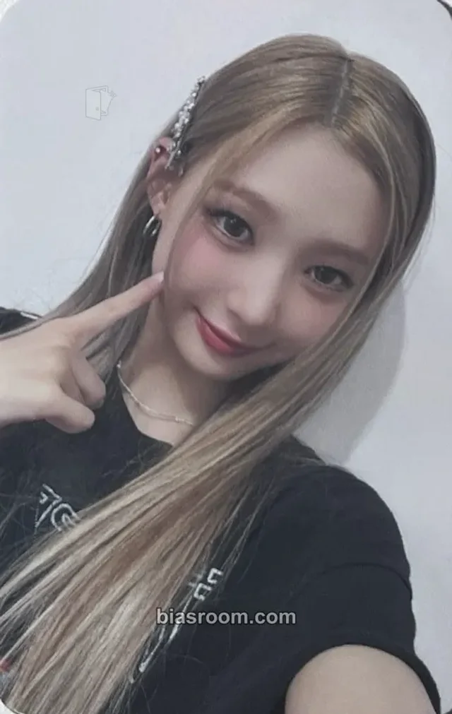 Hyerin HITGS Things we love: H K-pop photocard