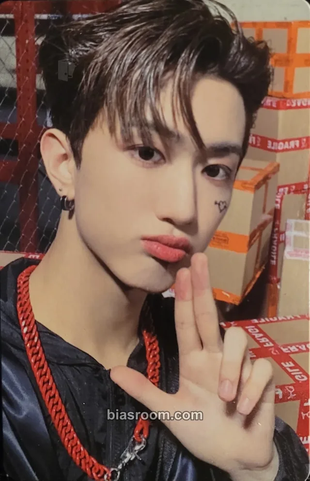 Younite - Kyungmun - Youni-On Album black on version album photocard