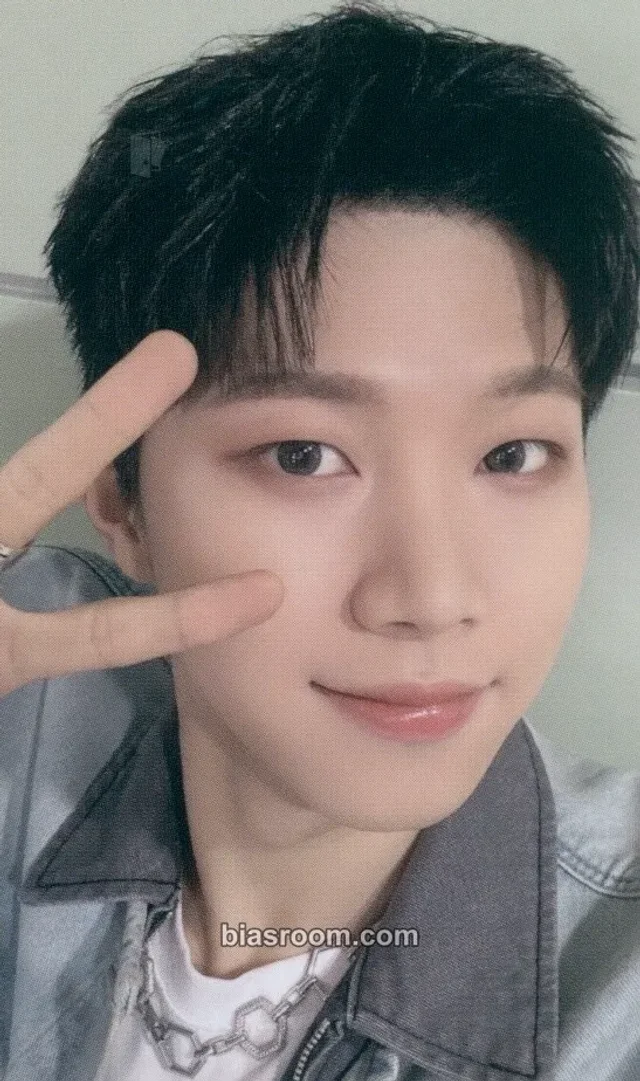 Hyunwoo Photocards (xikers) | Bias Room