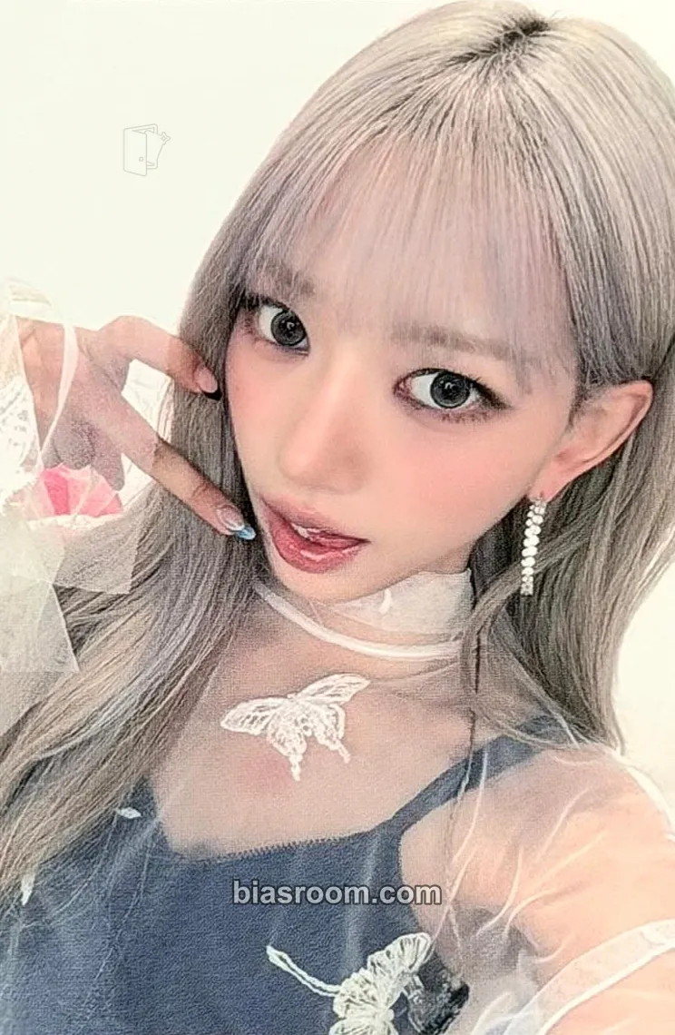 Sooin BITE NOW Photocard - MEOVV | Bias Room