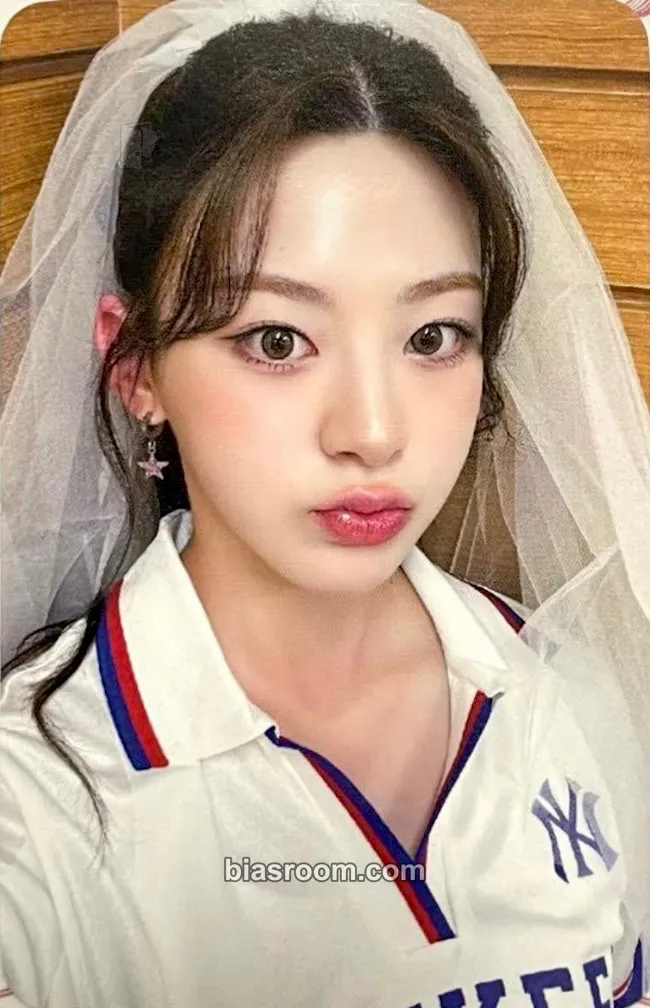 Seeun Metamorphic Photocard - STAYC | Bias Room