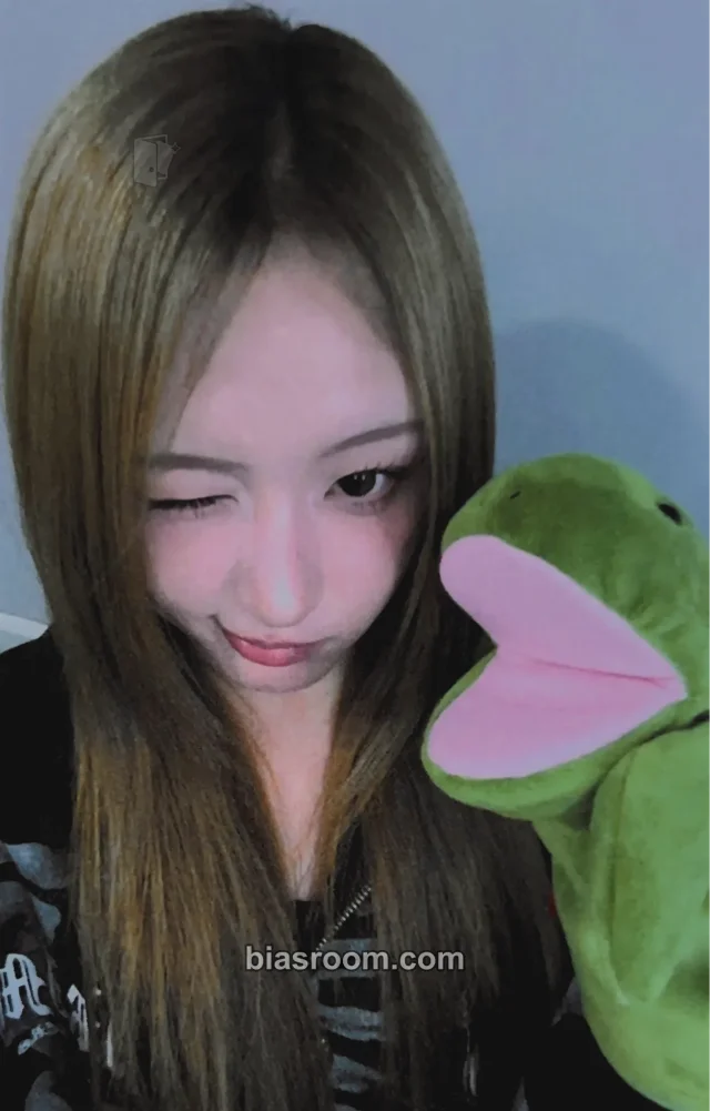 Liuyin HEART OF WOMAN Heart Byte : LEGACY K-pop photocard