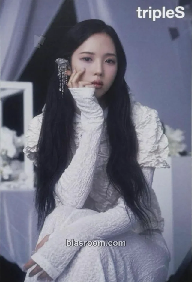 tripleS - Jiwoo - Untitled Album tower records japan shibuya lottery postcard