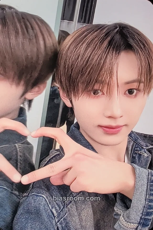 Lin Photocards (NouerA) | Bias Room