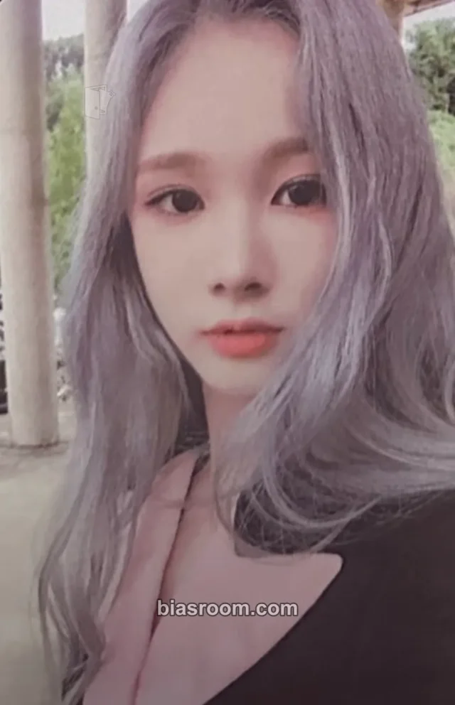 EVERGLOW「Hush」トレカ | Bias Room