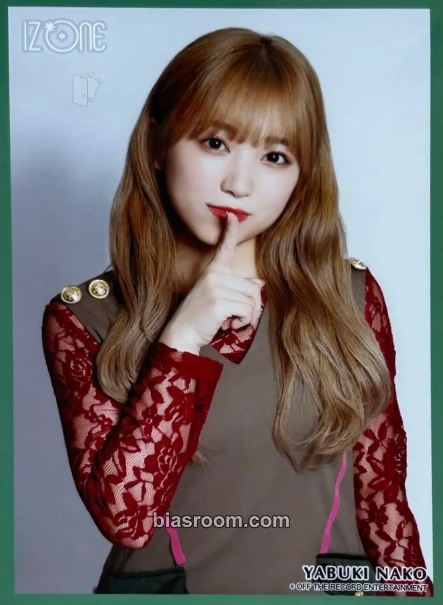 Nako BLOOM*IZ トレカ - IZ*ONE | Bias Room
