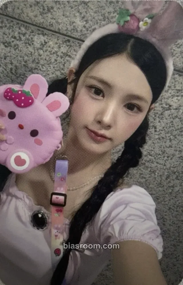 Baby DONT Cry - Yihyun - SBS Inkigayo MC Other broadcast mc photocard inkigayo