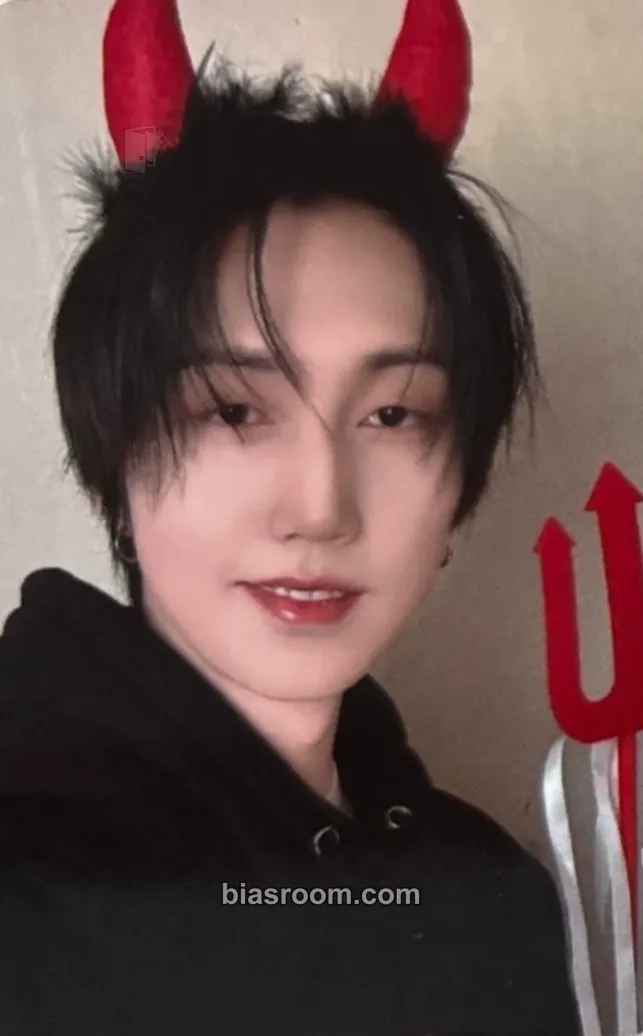 Roda Somewhere Out There Photocard - M.O.N.T - M.O.N.T K-pop photocard