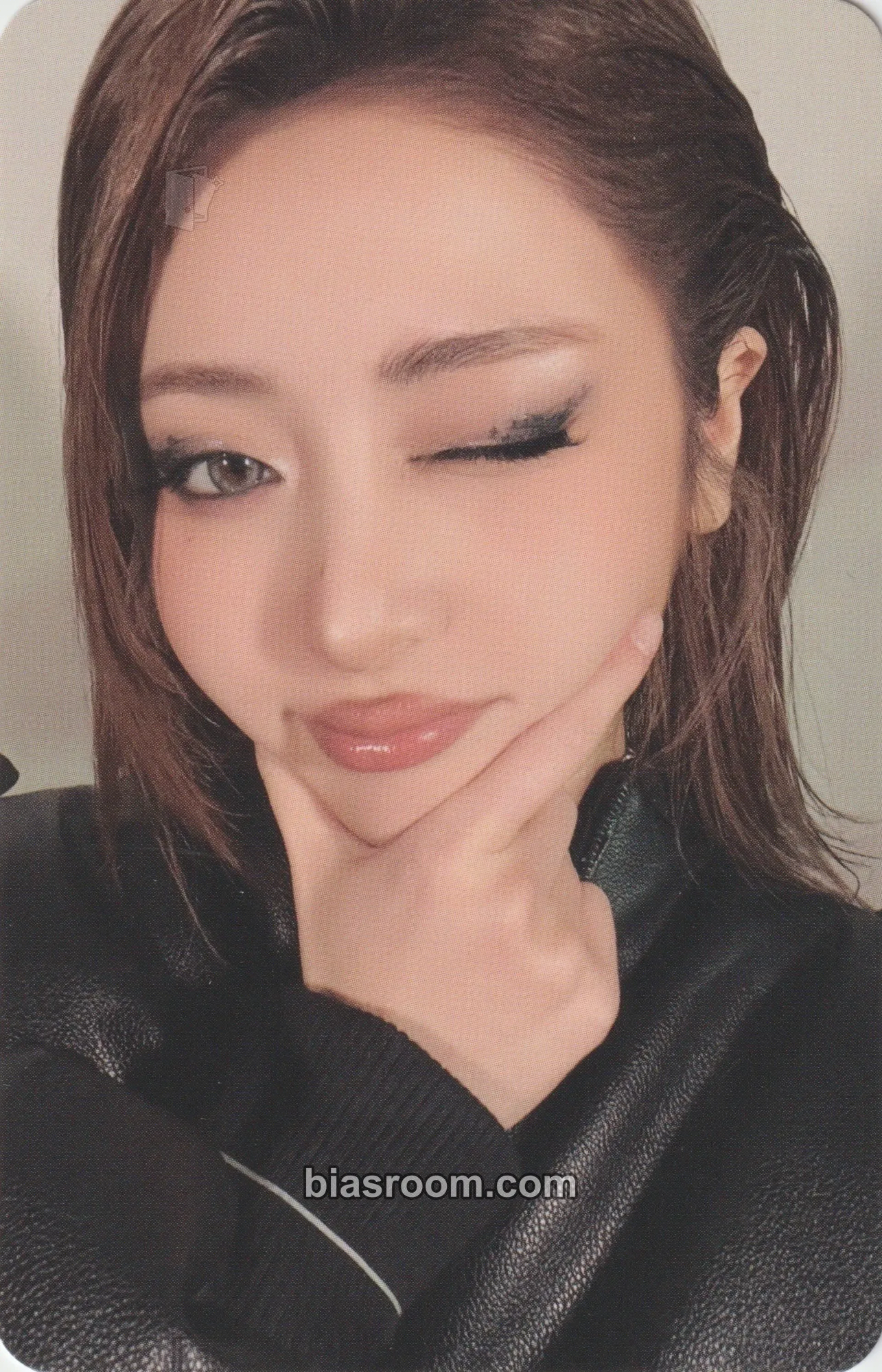 Huh Yunjin PUREFLOW pt.1 Photocard - LE SSERAFIM - LE SSERAFIM K-pop photocard