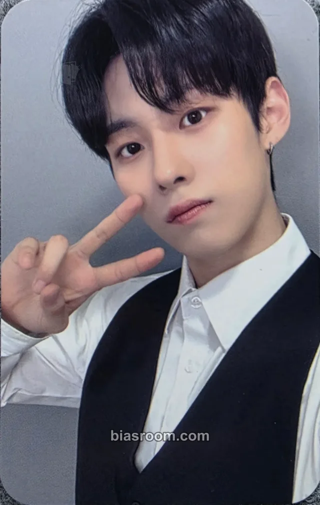 TNX - Kyungjun - LOVE NEVER DIES Album soundwave barista version 1