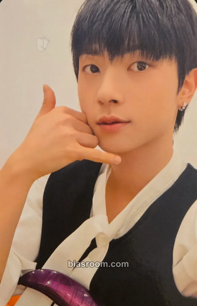 ONEWE - Kanghyun - Planet Nine: Isotropy Album pop-up merch photocard