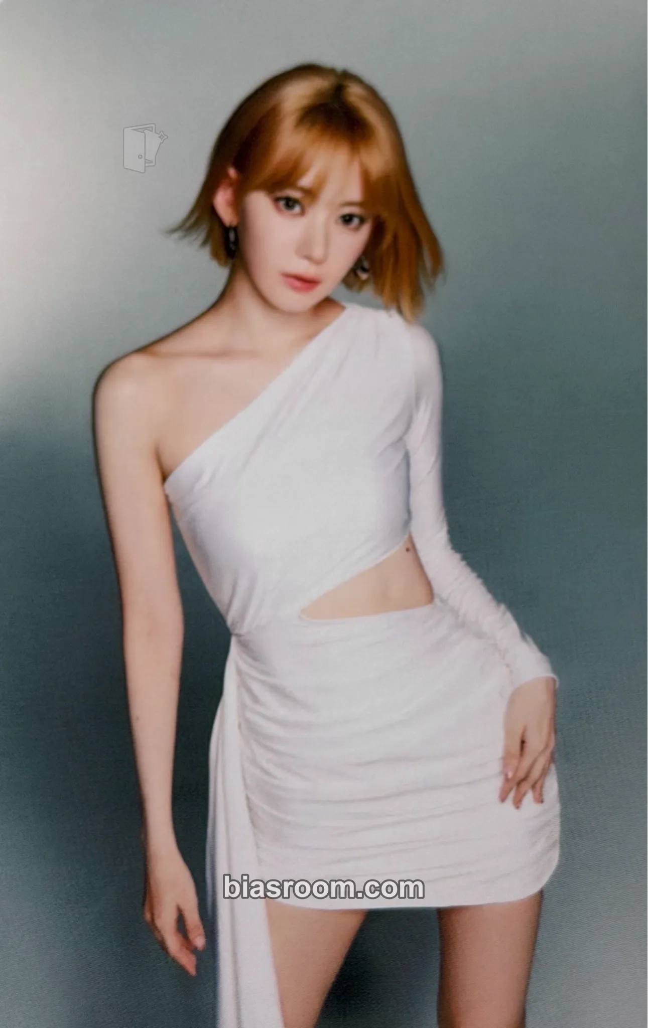 Sakura Pureflow Tour (2026) Photocard - LE SSERAFIM | Bias Room