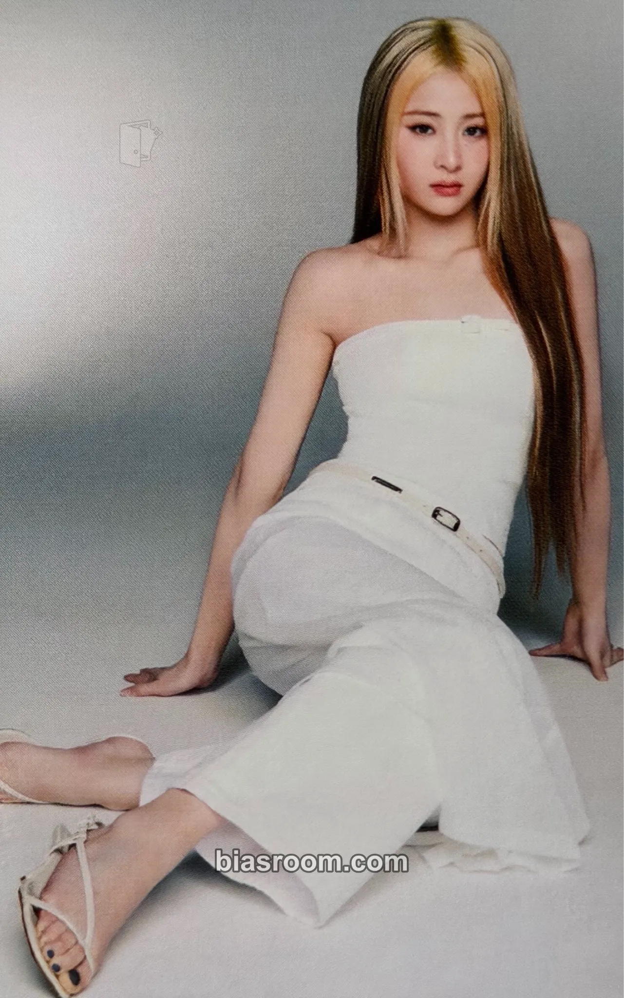 Huh Yunjin Pureflow Tour (2026) Photocard - LE SSERAFIM | Bias Room
