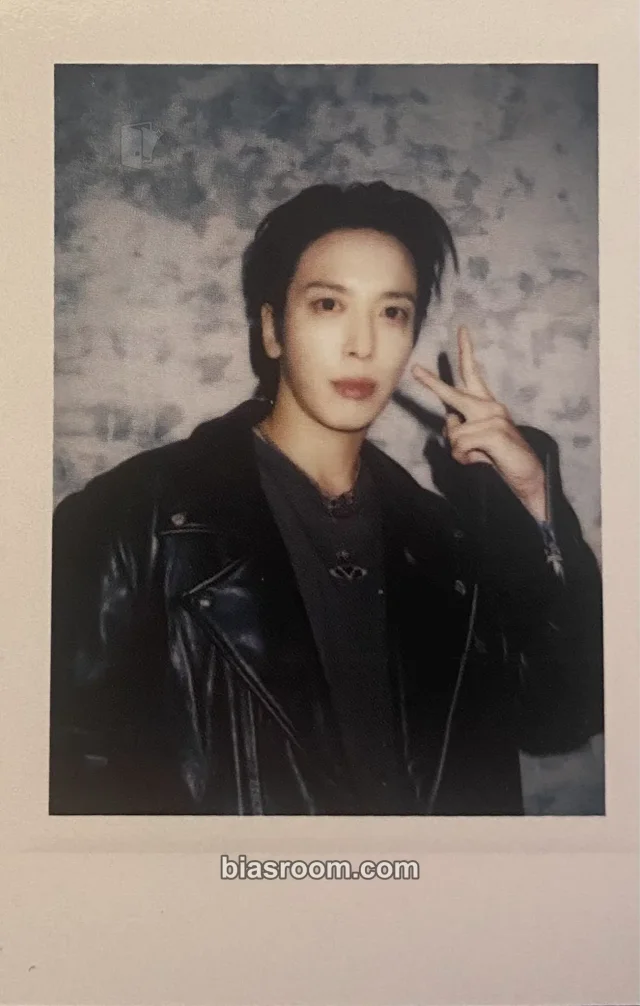 CNBLUE - Yonghwa - 3LOGY Album pob (pre-order benefit) apple music polaroid