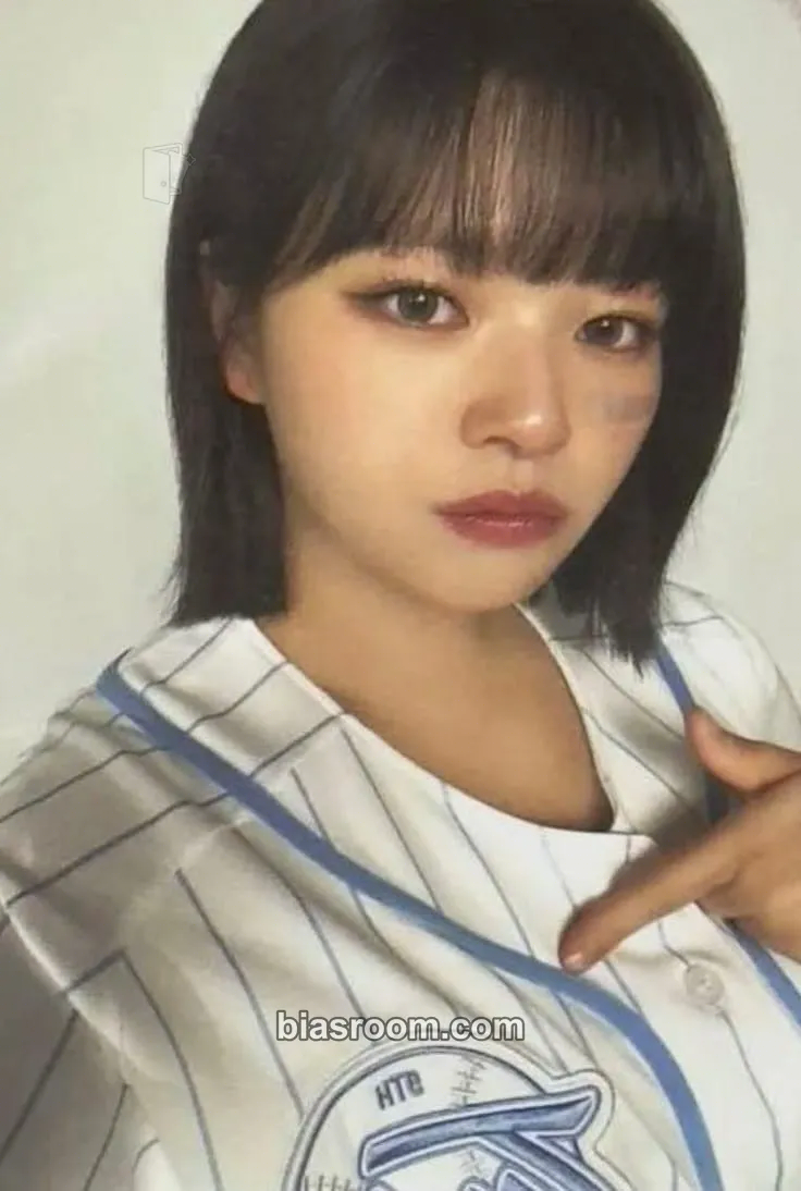 【美品】TWICE  9ROUND トレカ付きユニフォーム ジョンヨン Jeongyeon HOME 9ROUND (9th Anniversary) Photocard - TWICE | Bias Room