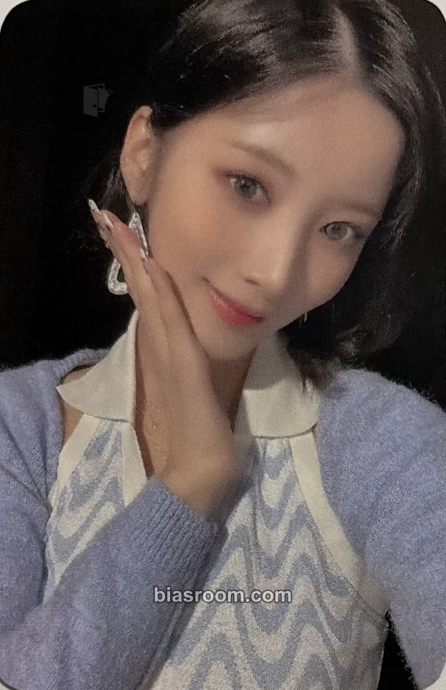 PURPLE KISS - Yuki - memeM Album everline fansign round 6
