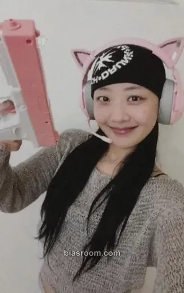 Yvesのトレカ (LOONA) | Bias Room