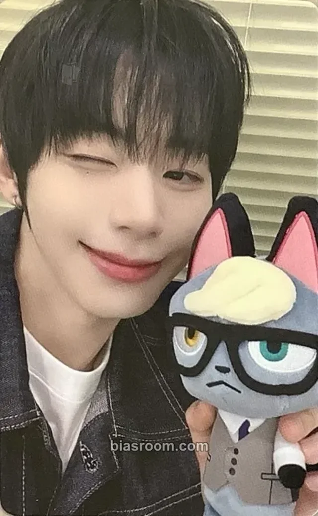 AHOF - Jeongwoo - The Passage Album jump up round 5 photo event