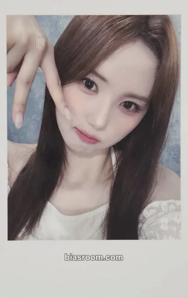 Jiwoo Untitled Photocard - tripleS | Bias Room