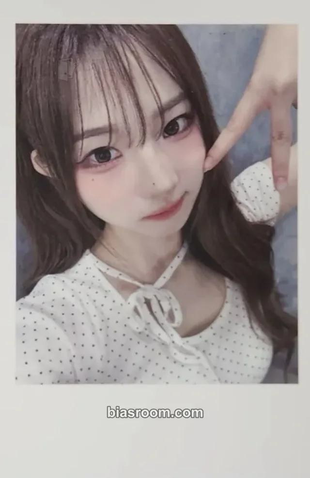 Hayeon Photocards (tripleS) | Bias Room