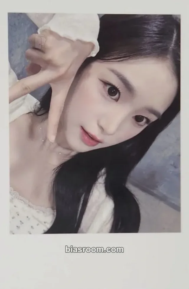tripleS - Jiyeon - tripleS 1st Mini-Tour: A LIVE 25 Event polaroid purchase benefit seoul