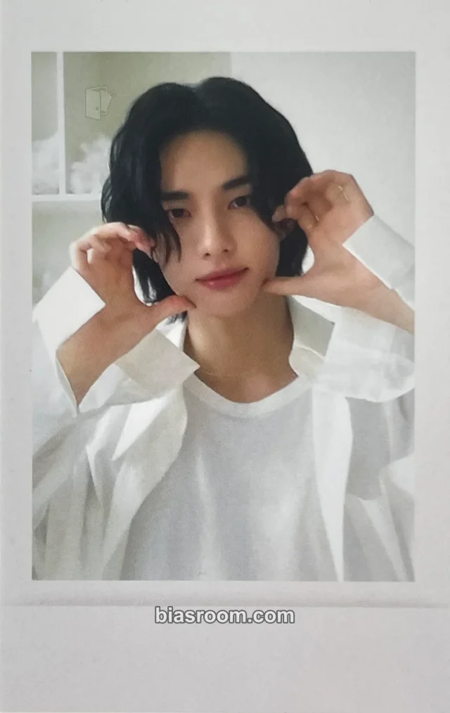 Hyunjin Stray Kids 2024 Season's Greetings - Perfect Day with SKZ K-pop photocard