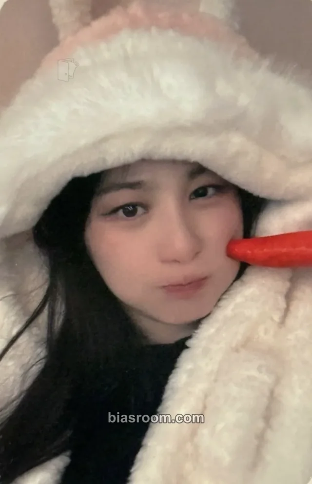 Lee Chaeyeon - Lee Chaeyeon - SHOWDOWN Album jump up video call/fancall round 6