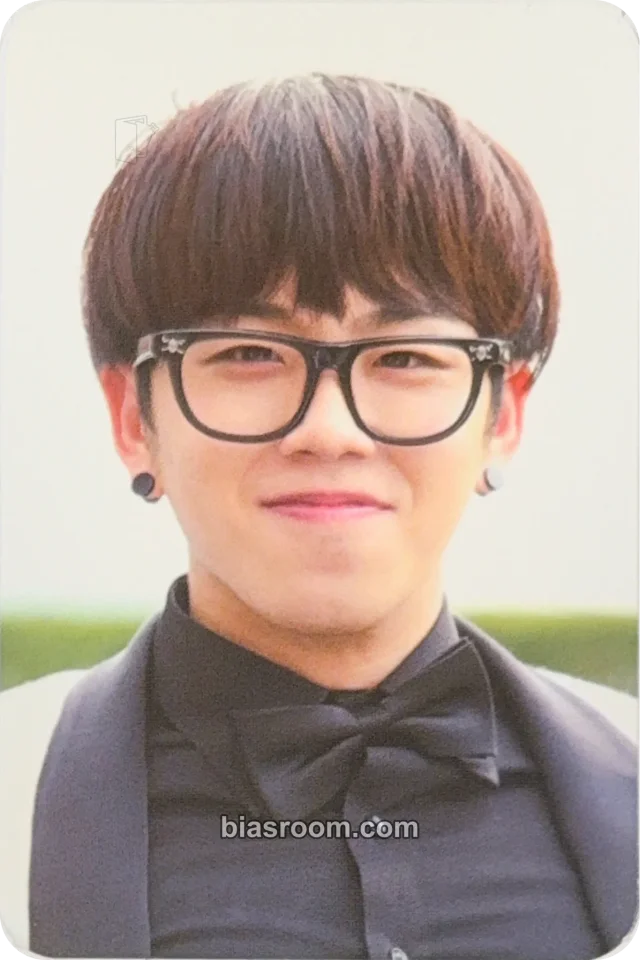 Block B - Taeil - Official LOEN Photocard Set Other photocard set B version