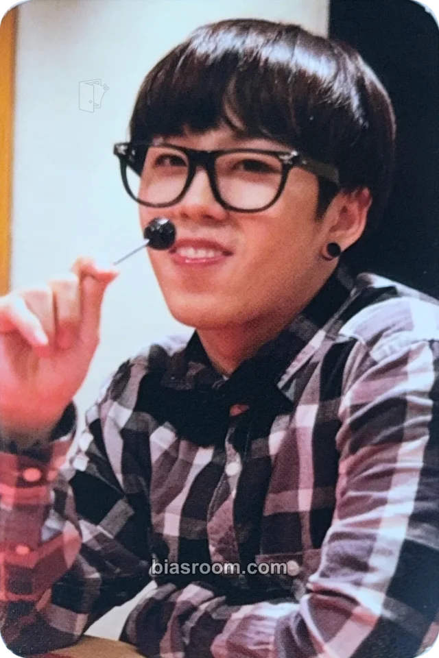 Block B - Taeil - Official LOEN Photocard Set Other photocard set B version