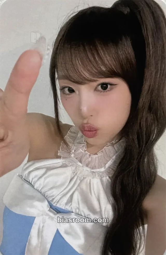 Yena - Yena - Blooming Wings Album mnet plus pob (pre-order benefit)