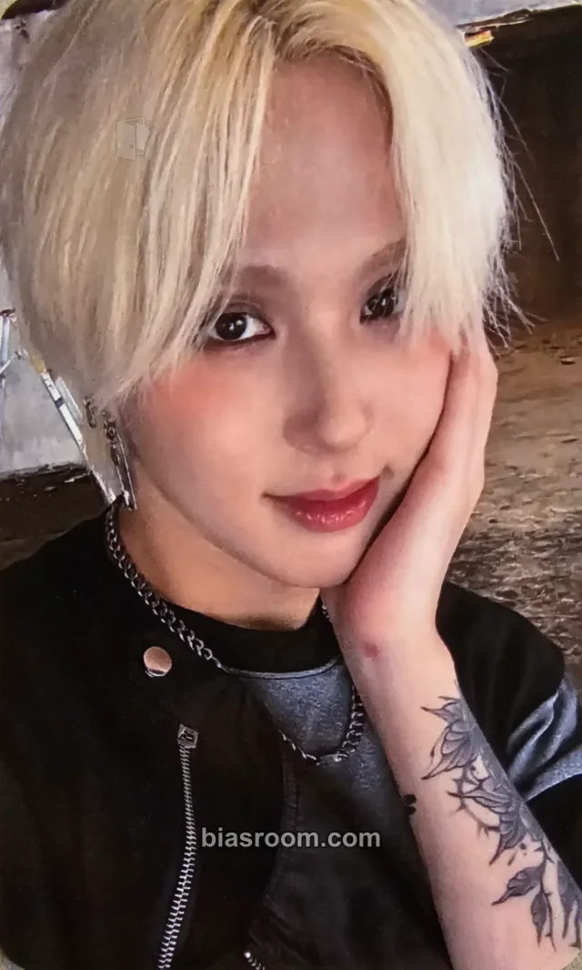 Giuk ONEWE XOXO K-pop photocard