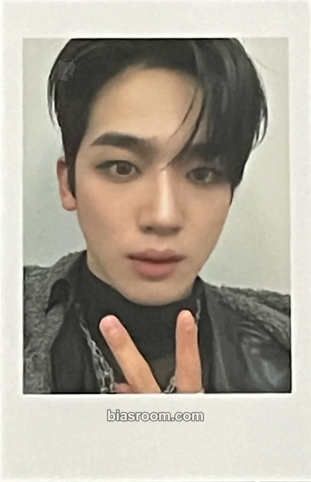 WEi - Yohan - Illusion Album album photocard polaroid