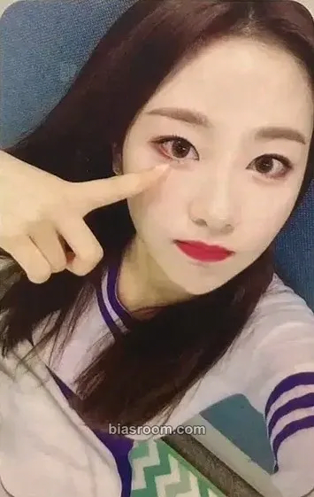 Yves [+ +] トレカ - LOONA | Bias Room