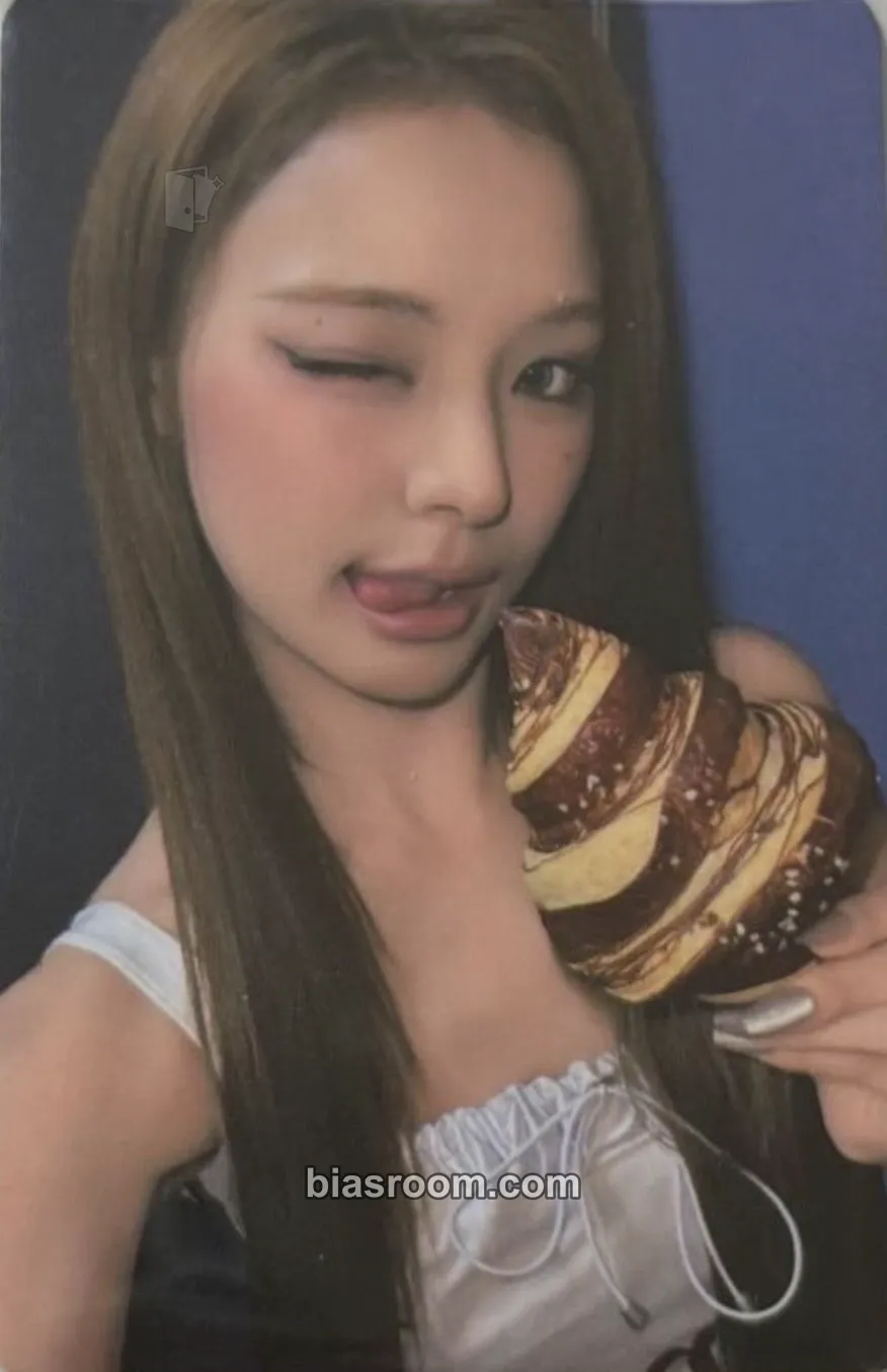 Mai France Louvre Baguette x izna Photocard - izna | Bias Room