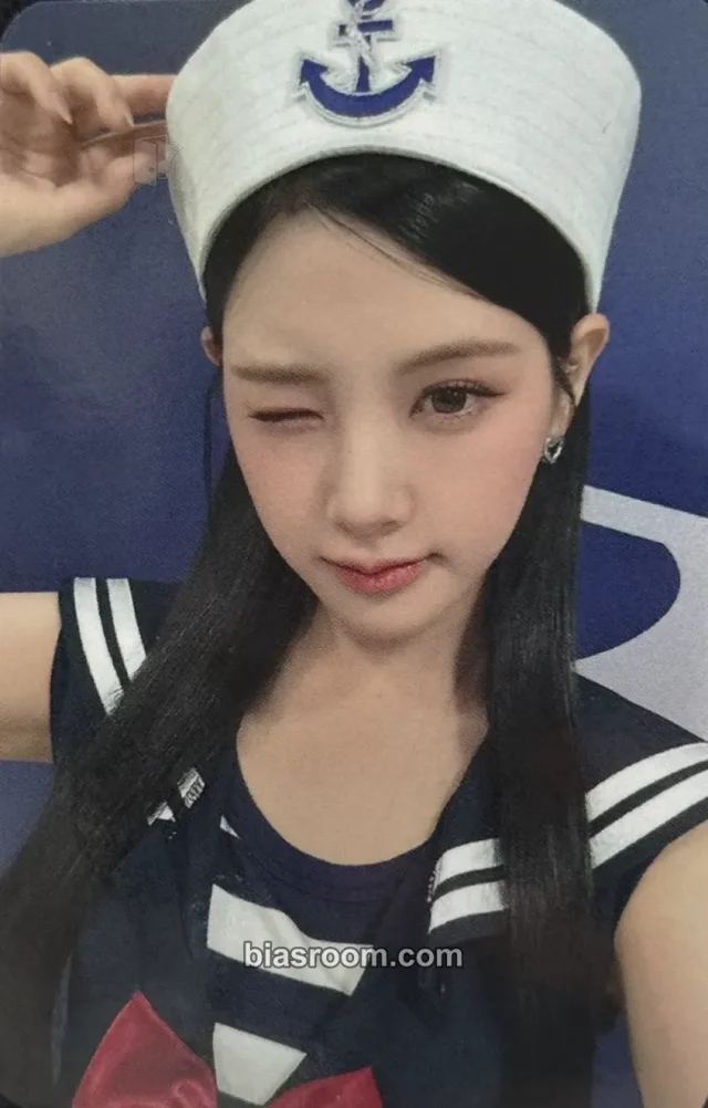 Baby DONT Cry - Yihyun - SBS Inkigayo MC Other inkigayo mc photocard broadcast