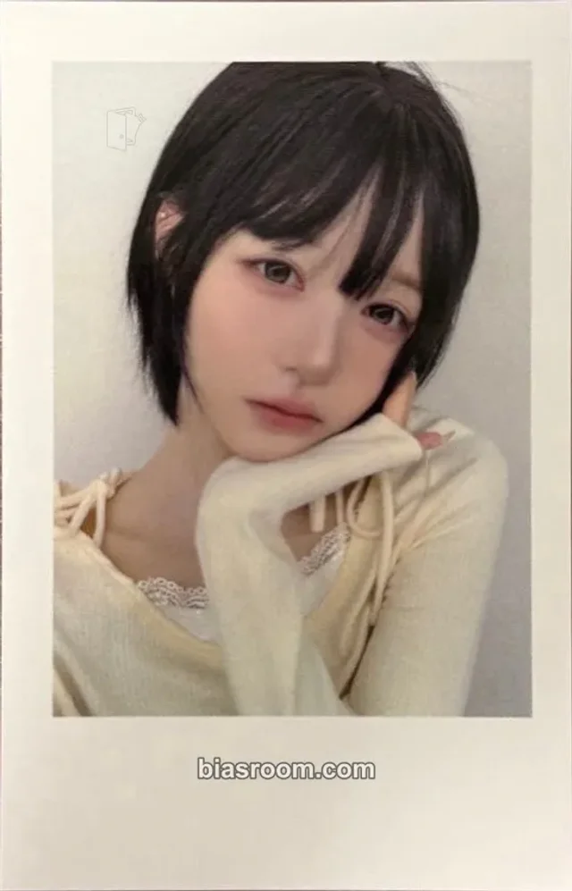 Chaewon Untitled Photocard - tripleS | Bias Room