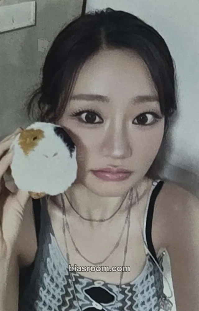 KISS OF LIFE - Julie - SWEAT Album hellolive fansign round 1