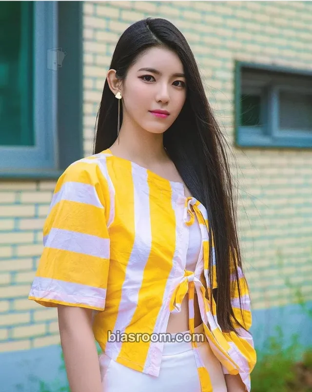 GIRLKIND - Ellyn - S.O.R.R.Y Album makestar photocard set