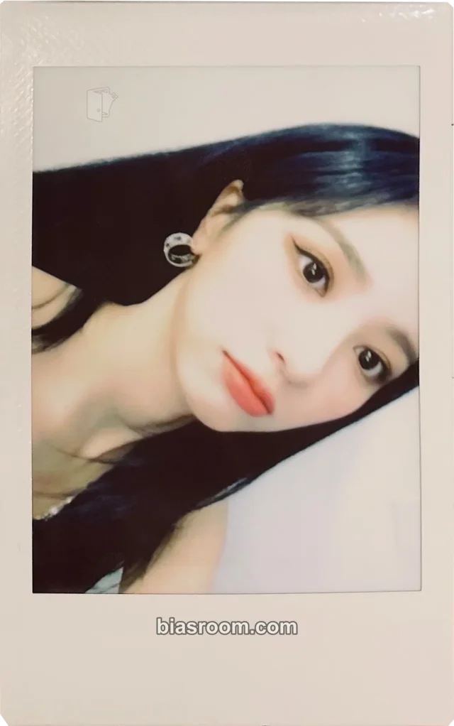 Cherry Bullet - Huh Jiwon - Cherry Wish Album tower records japan pob (pre-order benefit) special gift/benefit shibuya polaroid