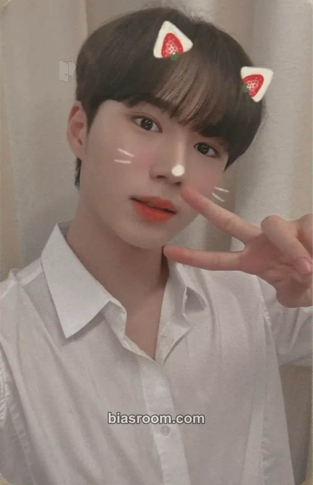 WEi - Junseo - Love Pt.1 : First Love Album everline round 5 pob (pre-order benefit)