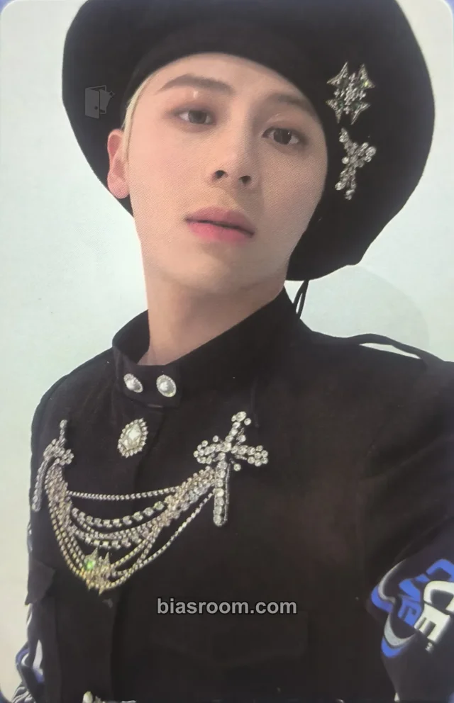 BLANK2Y - Taewoo (Louis) - K2Y I: CONFIDENCE [Thumbs Up] Album album photocard G version