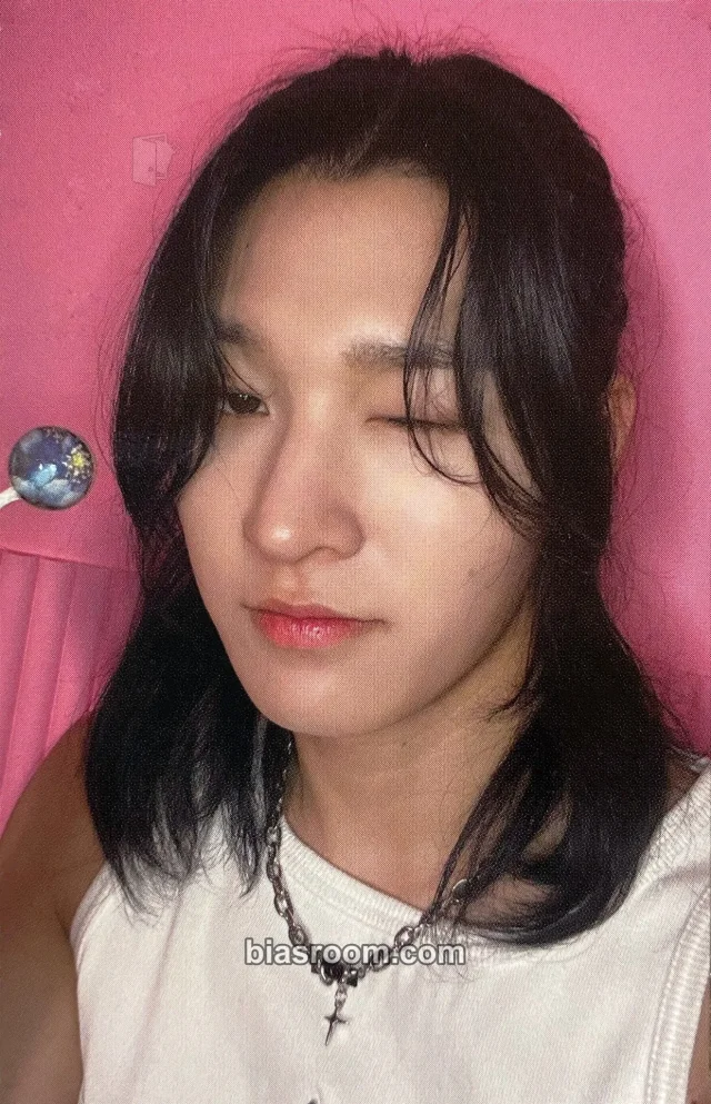 Photocard K-pop JunJi OnlyOneOf Things I Can’t Say LOve - OnlyOneOf 2024 World Tour - dOpamine