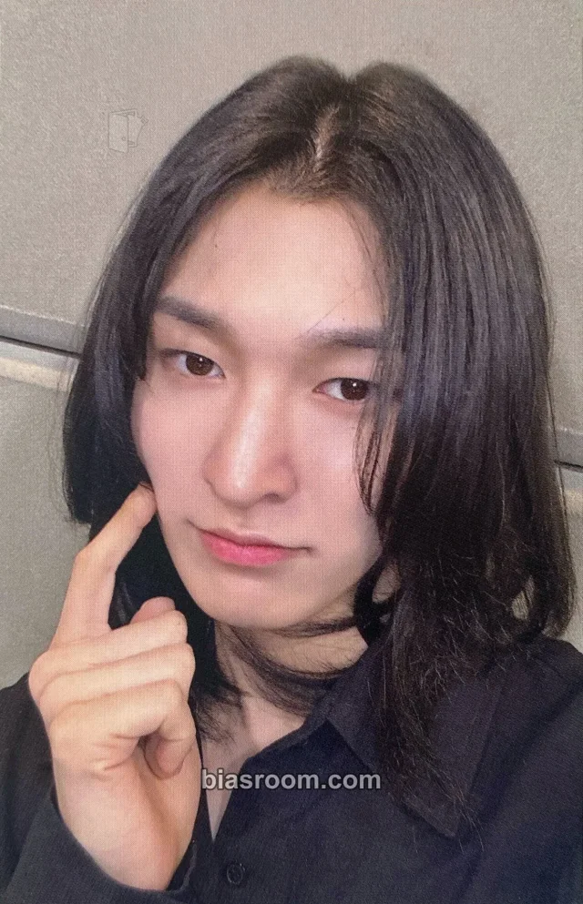 Photocard K-pop JunJi OnlyOneOf Things I Can’t Say LOve - OnlyOneOf 2024 World Tour - dOpamine