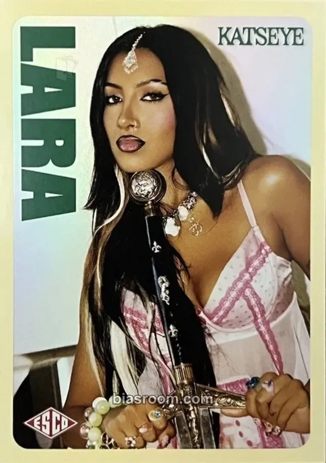 KATSEYE - Lara - ESCO “WILD” Trading Cards Other trading card foil card