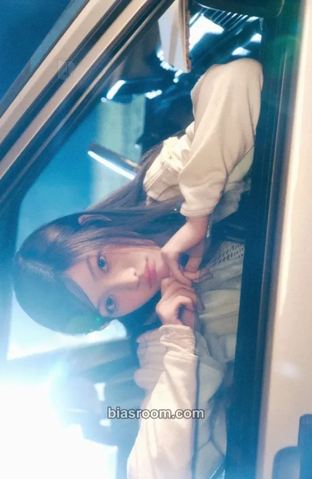 Iroha Sunday Morning Photocard - ILLIT | Bias Room