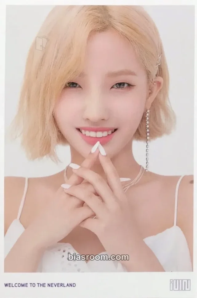 Soyeon i-dle 1st Neverland Membership K-pop photocard